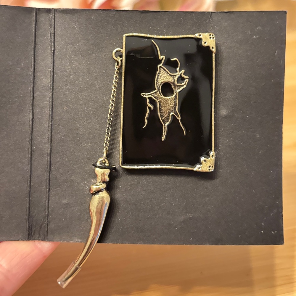Harry Potter - Tom Riddle's Diary Pin - Limited Edition - Picture 4 of 5
